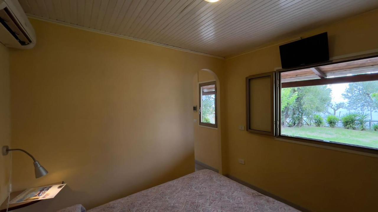 Villaggio Villa Lubrense มัสซาลูเบรนเซ ภายนอก รูปภาพ