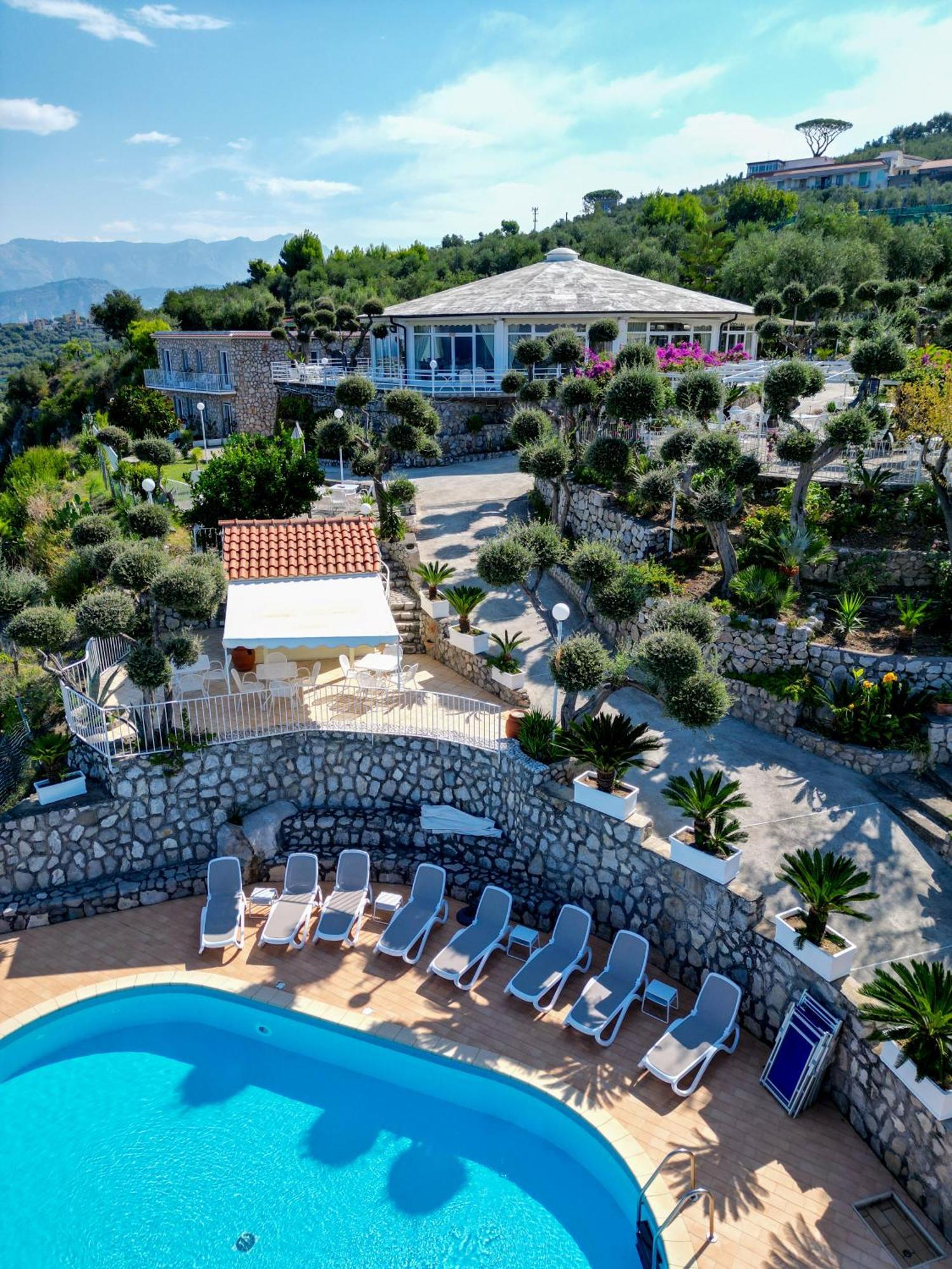 Villaggio Villa Lubrense มัสซาลูเบรนเซ ภายนอก รูปภาพ
