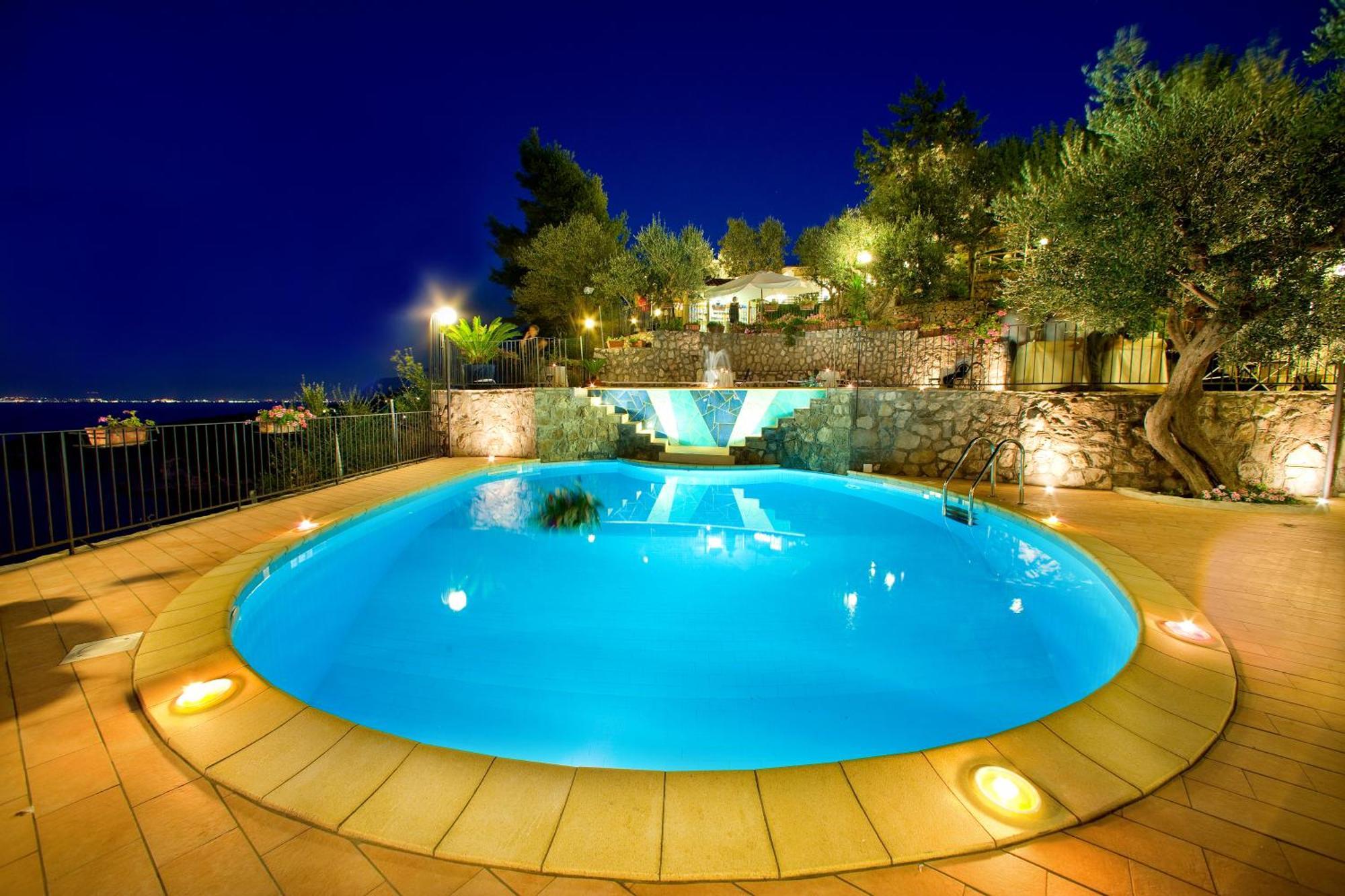 Villaggio Villa Lubrense มัสซาลูเบรนเซ ภายนอก รูปภาพ
