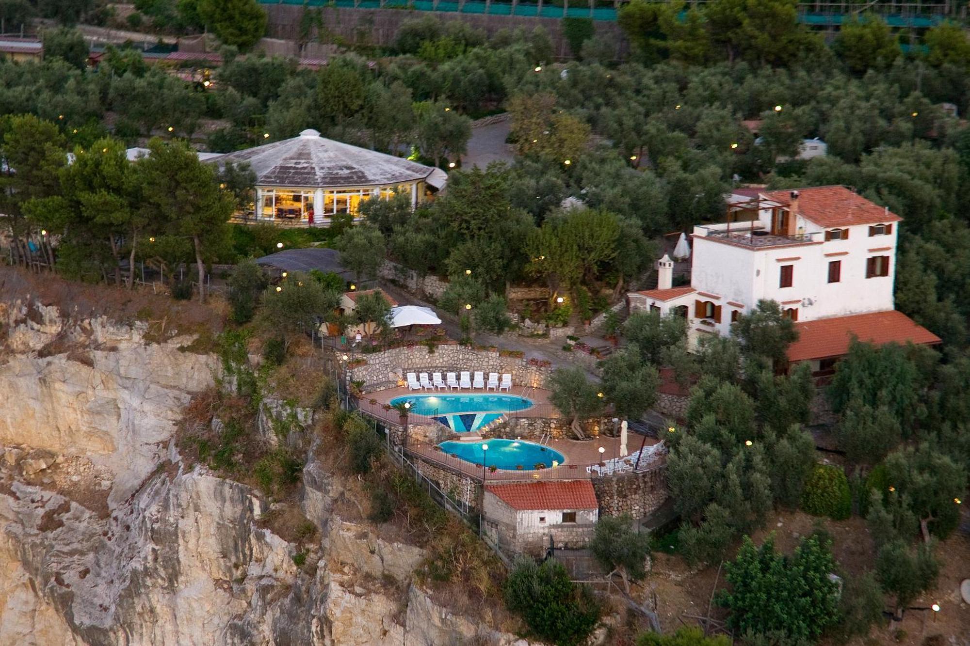 Villaggio Villa Lubrense มัสซาลูเบรนเซ ภายนอก รูปภาพ