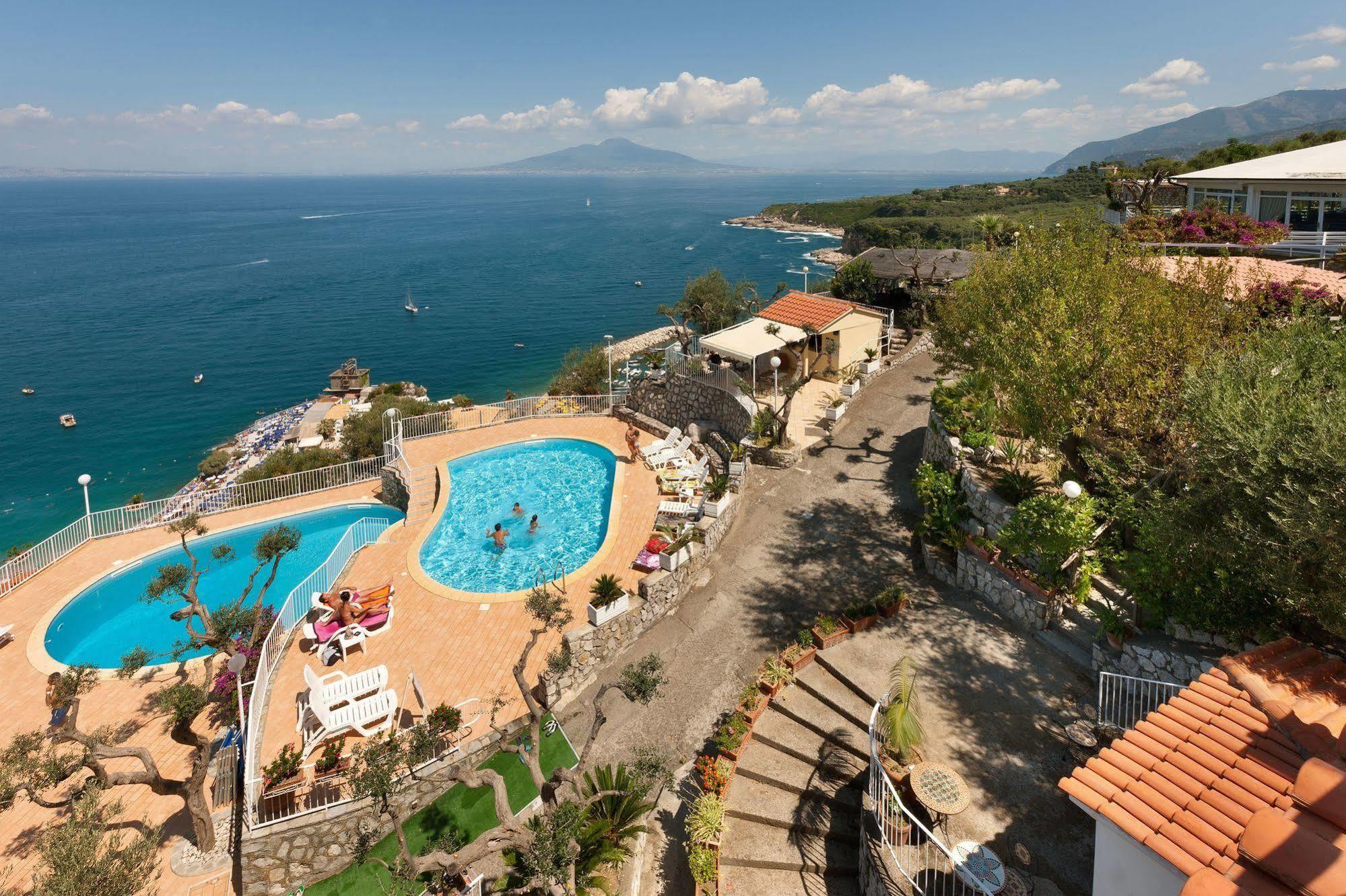 Villaggio Villa Lubrense มัสซาลูเบรนเซ ภายนอก รูปภาพ