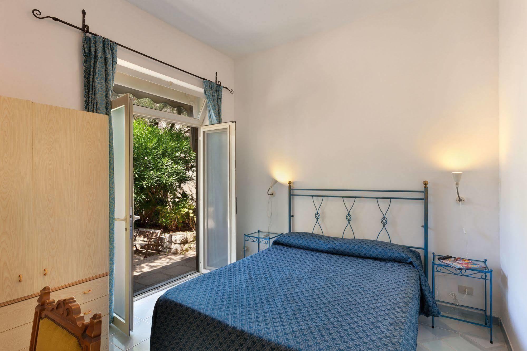 Villaggio Villa Lubrense มัสซาลูเบรนเซ ภายนอก รูปภาพ