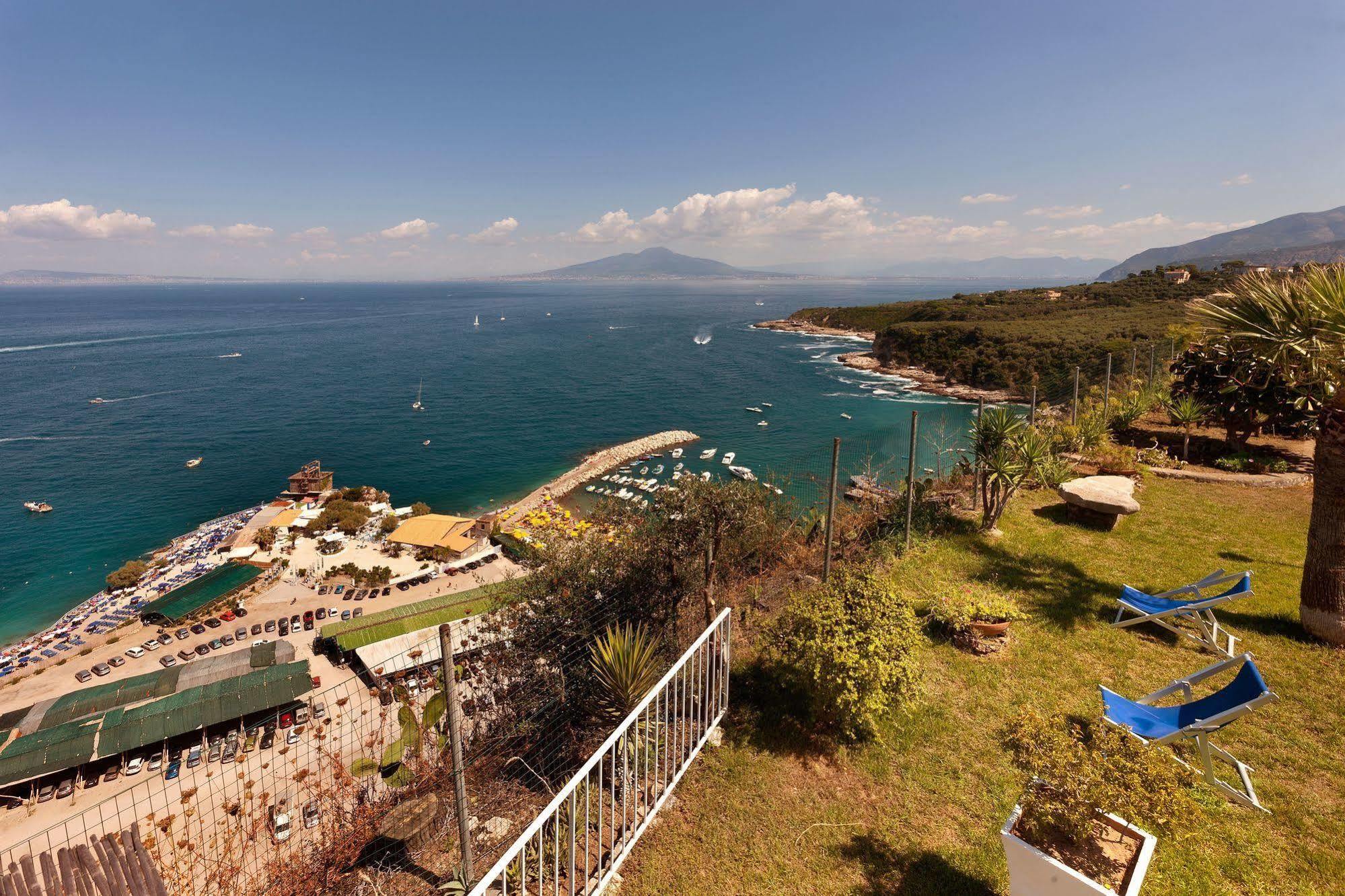 Villaggio Villa Lubrense มัสซาลูเบรนเซ ภายนอก รูปภาพ